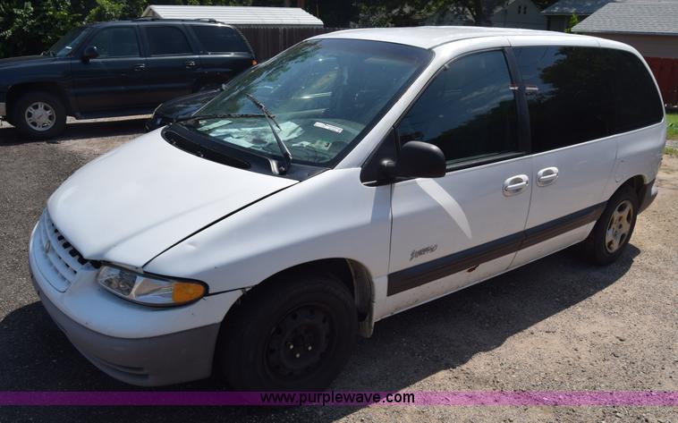 image for item AR9522 1999 Plymouth Voyager van