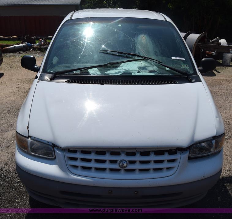 image for item AR9522 1999 Plymouth Voyager van