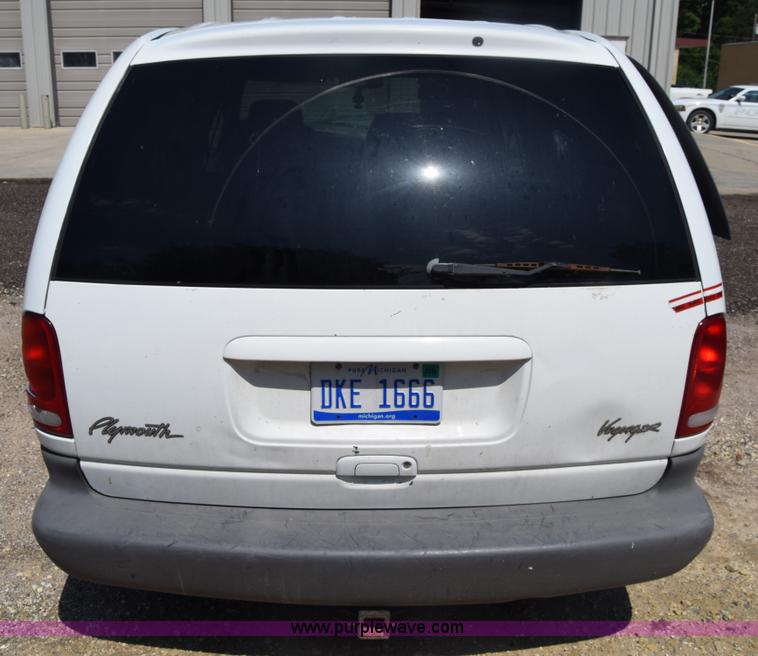 image for item AR9522 1999 Plymouth Voyager van