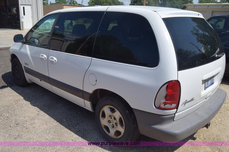 image for item AR9522 1999 Plymouth Voyager van