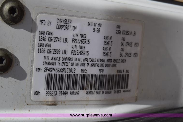 image for item AR9522 1999 Plymouth Voyager van