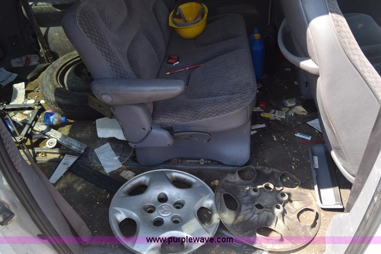 image for item AR9522 1999 Plymouth Voyager van