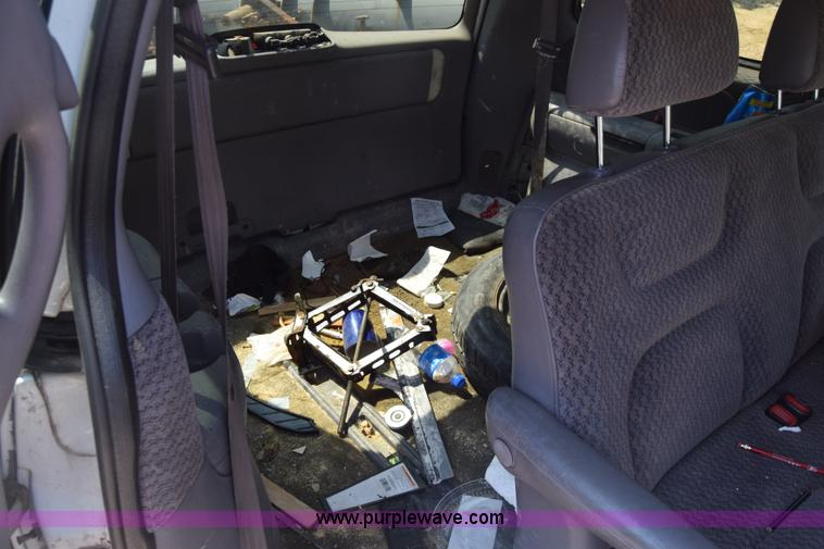 image for item AR9522 1999 Plymouth Voyager van