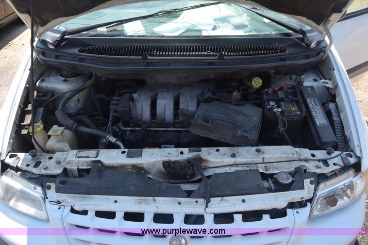 image for item AR9522 1999 Plymouth Voyager van