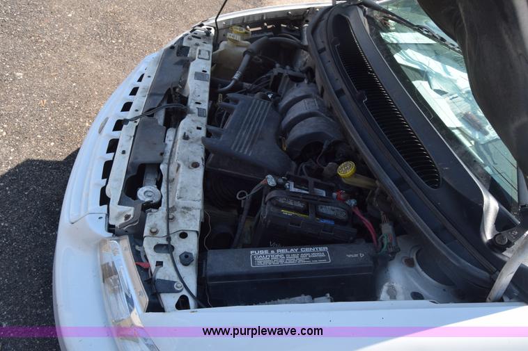 image for item AR9522 1999 Plymouth Voyager van