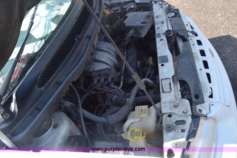 image for item AR9522 1999 Plymouth Voyager van