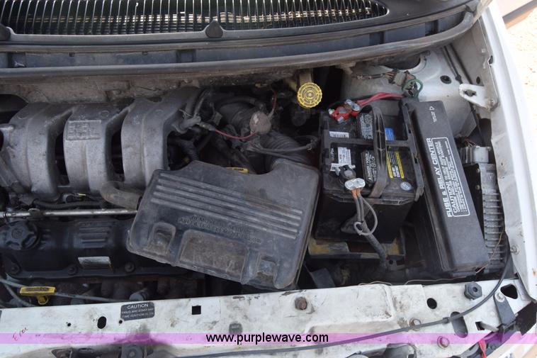 image for item AR9522 1999 Plymouth Voyager van