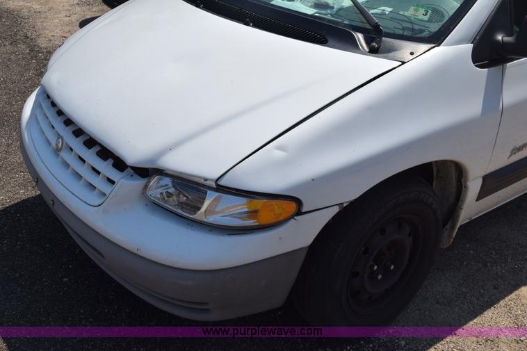 image for item AR9522 1999 Plymouth Voyager van