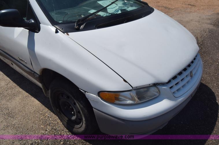 image for item AR9522 1999 Plymouth Voyager van