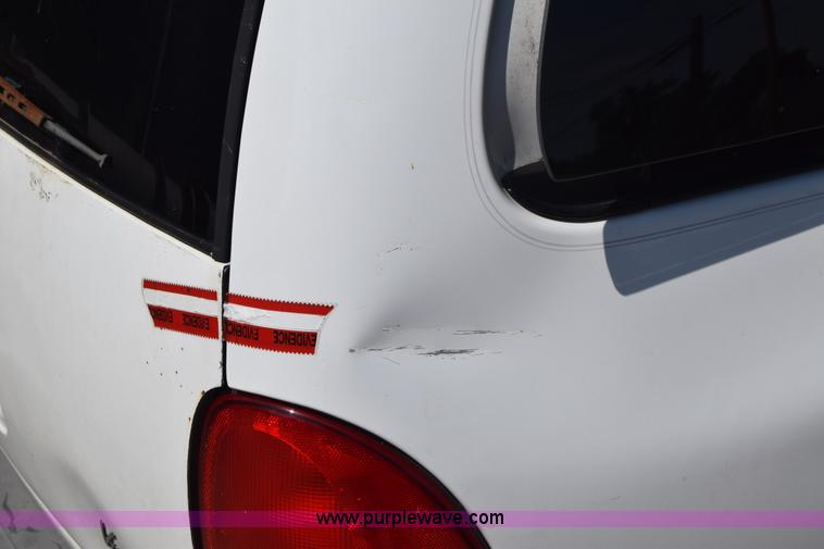 image for item AR9522 1999 Plymouth Voyager van