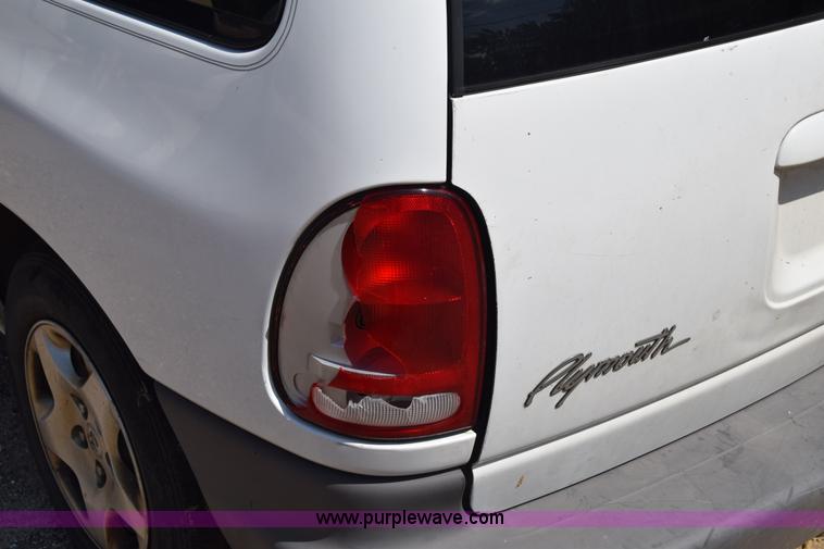 image for item AR9522 1999 Plymouth Voyager van