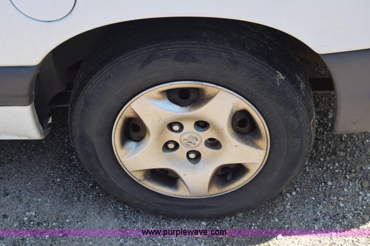 image for item AR9522 1999 Plymouth Voyager van