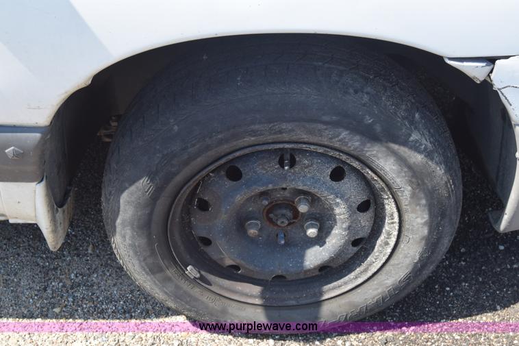 image for item AR9522 1999 Plymouth Voyager van