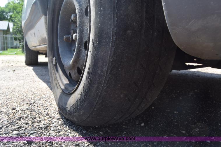 image for item AR9522 1999 Plymouth Voyager van