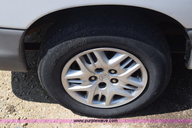image for item AR9522 1999 Plymouth Voyager van