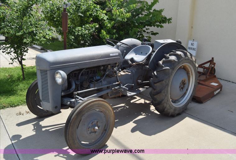 image for item AR9525 1950 Harvey Ferguson tractor