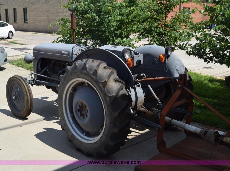 image for item AR9525 1950 Harvey Ferguson tractor