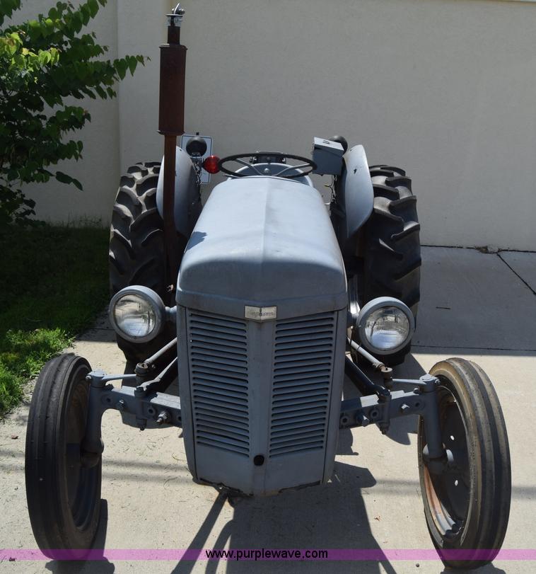 image for item AR9525 1950 Harvey Ferguson tractor