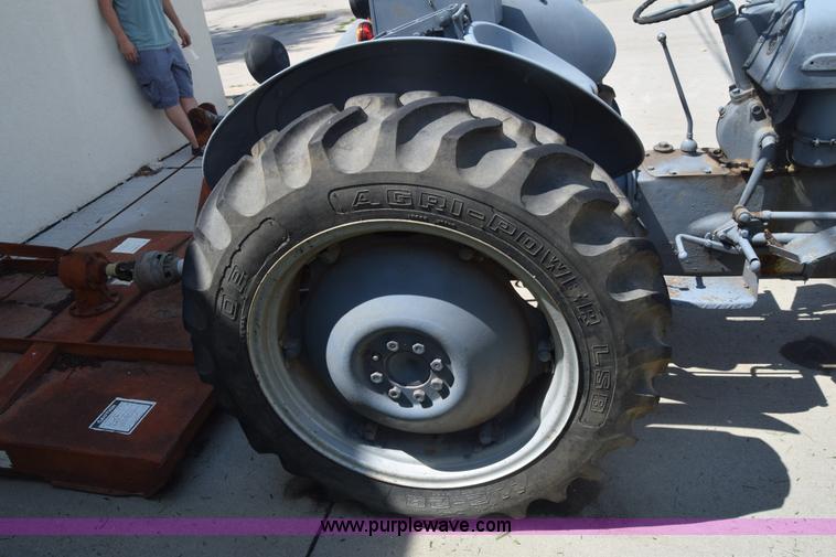 image for item AR9525 1950 Harvey Ferguson tractor