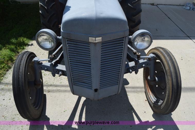 image for item AR9525 1950 Harvey Ferguson tractor