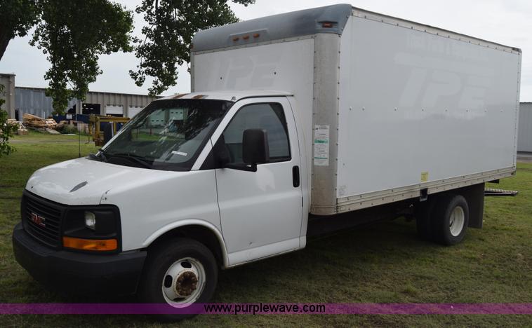 image for item AR9543 2004 GMC Savana G3500 Cargo box truck