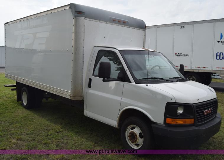 image for item AR9543 2004 GMC Savana G3500 Cargo box truck