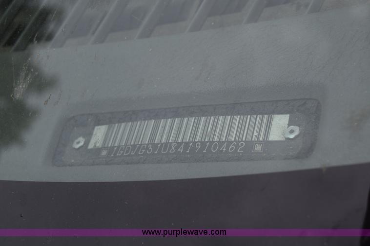 image for item AR9543 2004 GMC Savana G3500 Cargo box truck