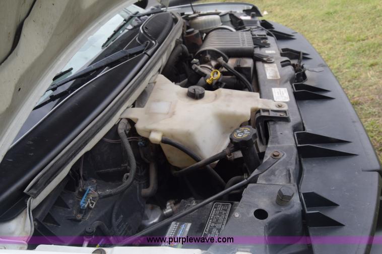 image for item AR9543 2004 GMC Savana G3500 Cargo box truck