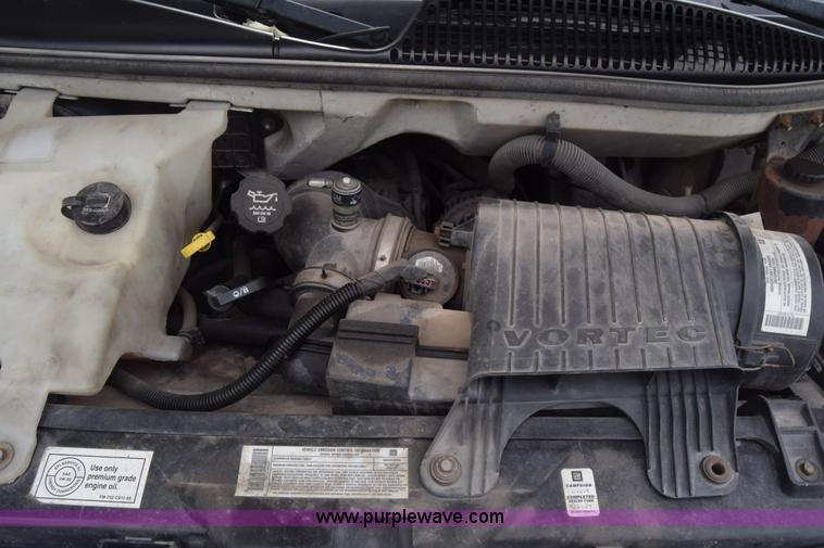 image for item AR9543 2004 GMC Savana G3500 Cargo box truck