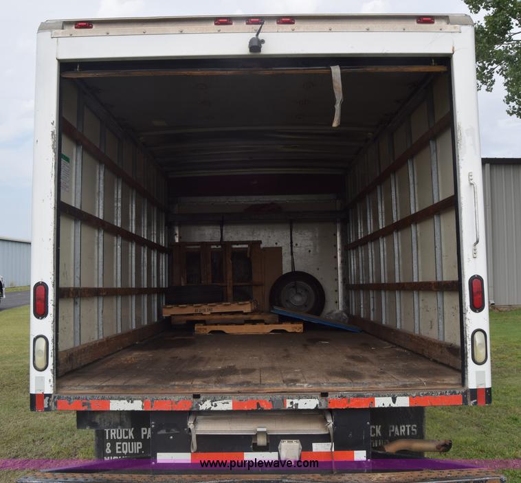 image for item AR9543 2004 GMC Savana G3500 Cargo box truck