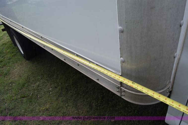 image for item AR9543 2004 GMC Savana G3500 Cargo box truck