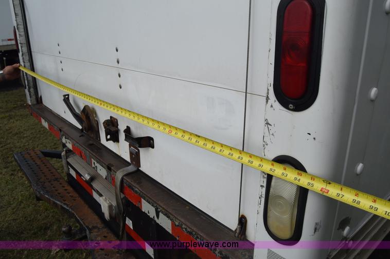 image for item AR9543 2004 GMC Savana G3500 Cargo box truck
