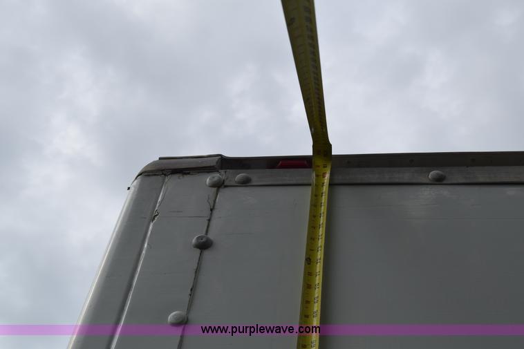 image for item AR9543 2004 GMC Savana G3500 Cargo box truck
