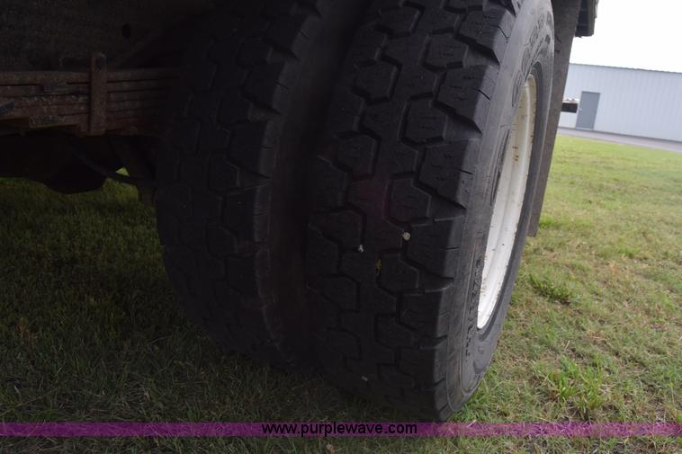 image for item AR9543 2004 GMC Savana G3500 Cargo box truck