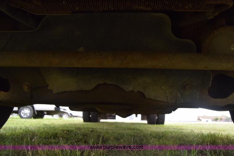 image for item AR9543 2004 GMC Savana G3500 Cargo box truck