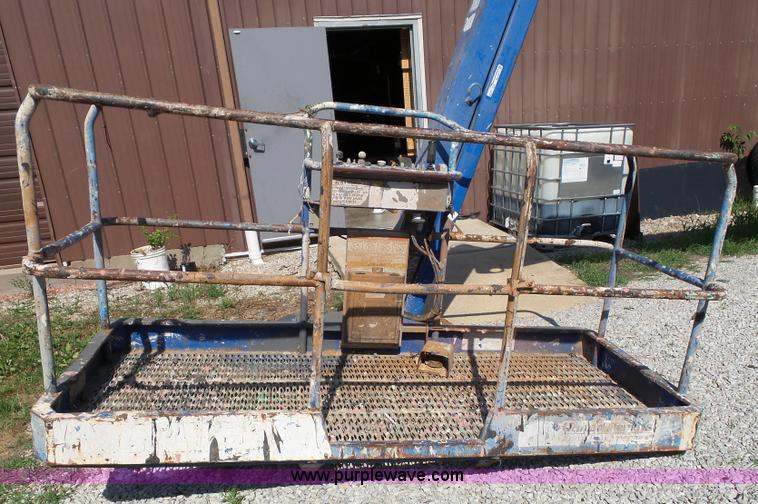 image for item BG9473 1999 Up Right SB60 boom lift