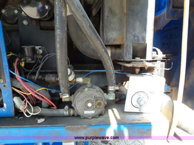 image for item BG9473 1999 Up Right SB60 boom lift