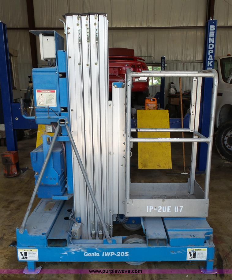 image for item BM9712 Genie IWP-203 vertical lift