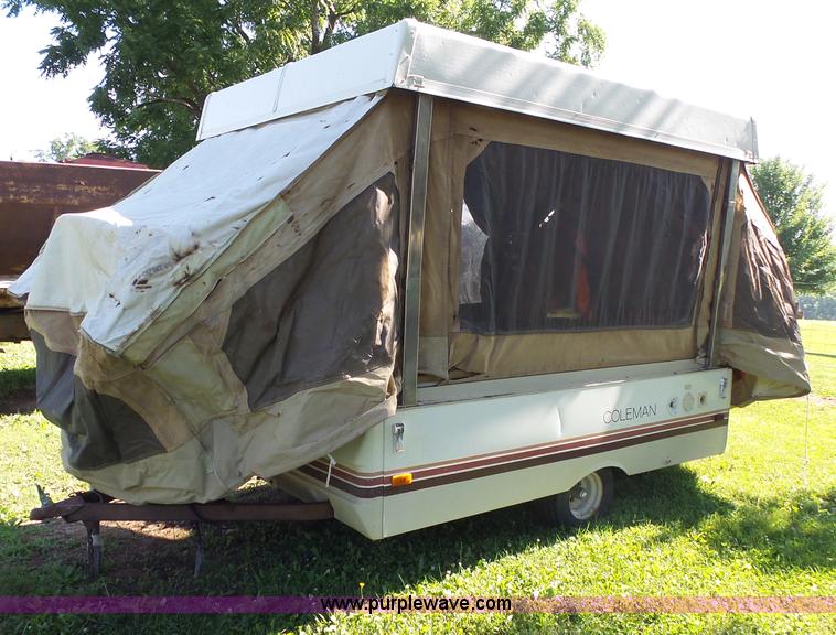 1984 Coleman pop up camper in Buffalo, MO Item BM9720 sold Purple Wave