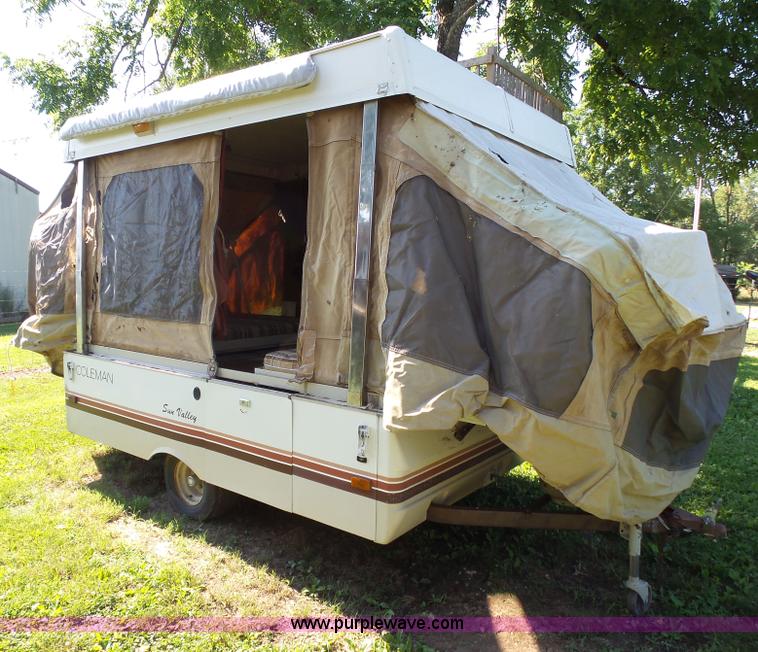 1984 Coleman pop up camper in Buffalo, MO Item BM9720 sold Purple Wave