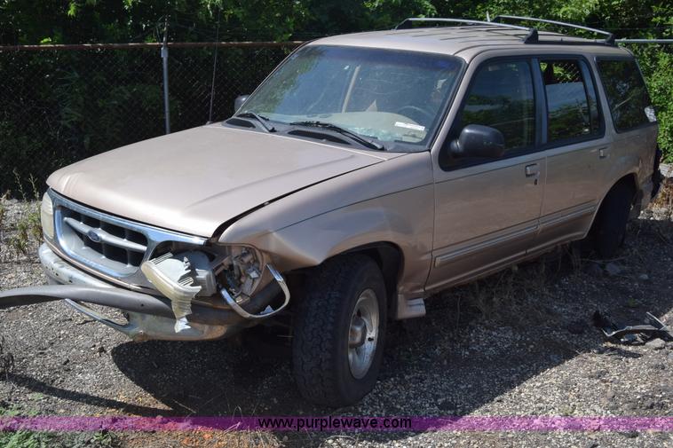 image for item BW9967 1995 Ford Explorer SUV