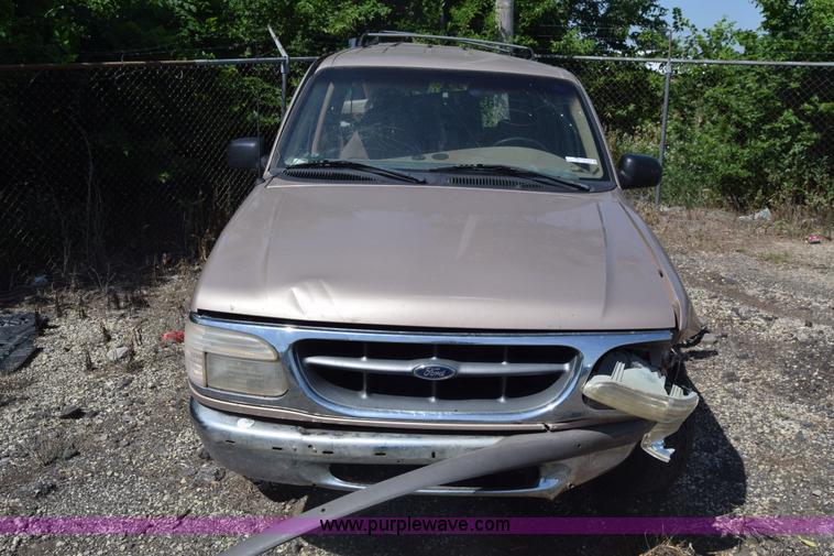 image for item BW9967 1995 Ford Explorer SUV
