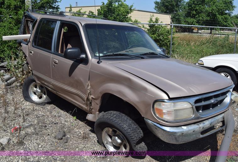 image for item BW9967 1995 Ford Explorer SUV