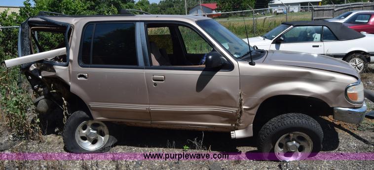 image for item BW9967 1995 Ford Explorer SUV