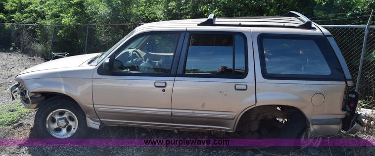 image for item BW9967 1995 Ford Explorer SUV