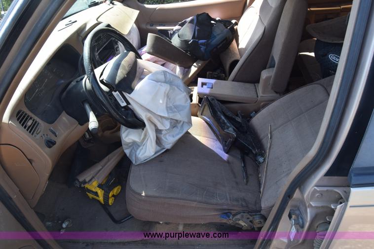 image for item BW9967 1995 Ford Explorer SUV