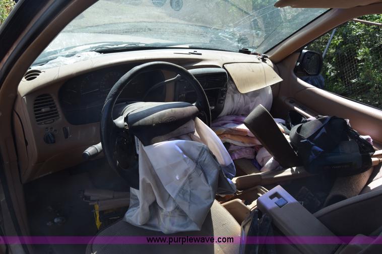 image for item BW9967 1995 Ford Explorer SUV