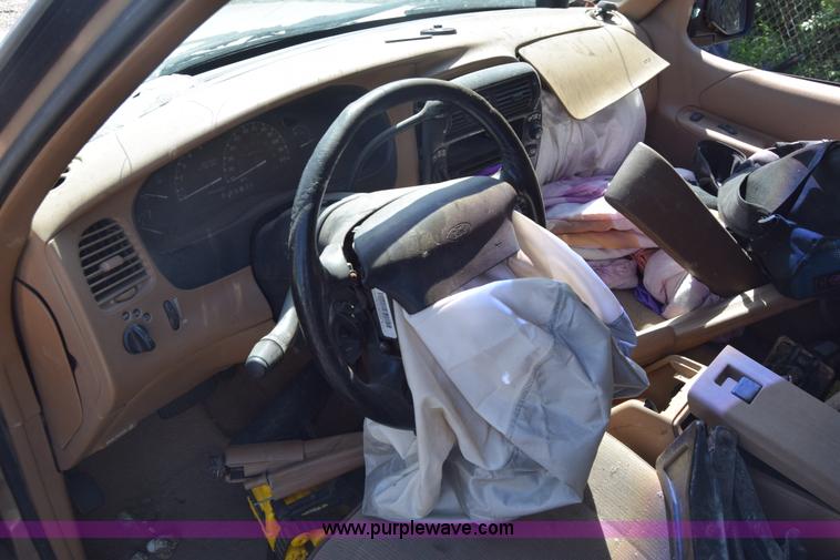 image for item BW9967 1995 Ford Explorer SUV