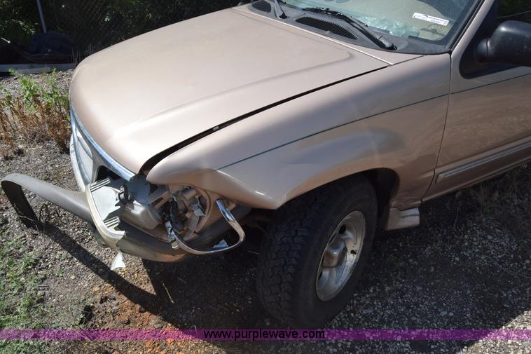 image for item BW9967 1995 Ford Explorer SUV