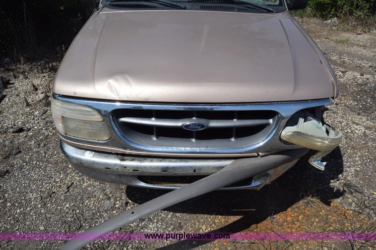 image for item BW9967 1995 Ford Explorer SUV